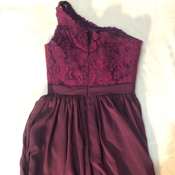 Bridesmaid dress in grape, one shoulder, side slit - Picture 3 of 3